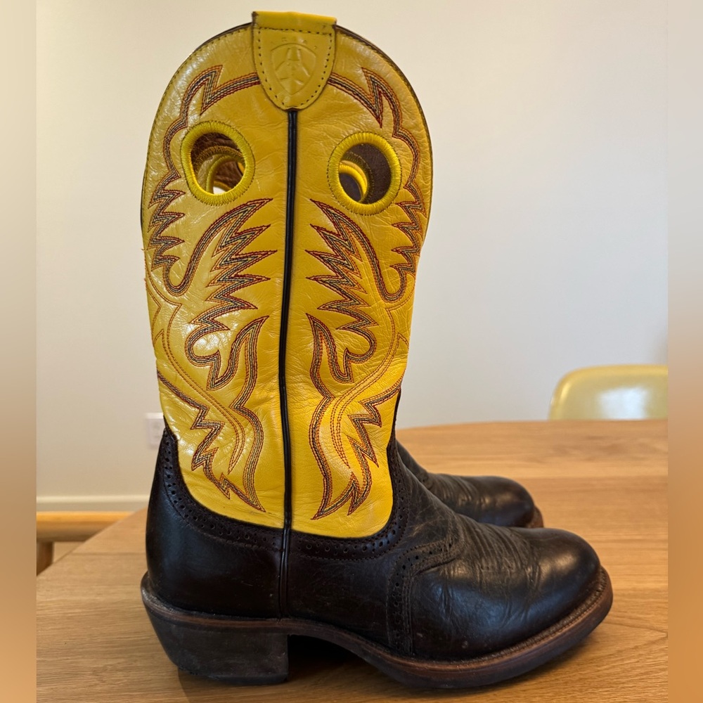 Like New Genuine Leather Ariat Western Boots Men’s size 8.5 in Yellow + Brown